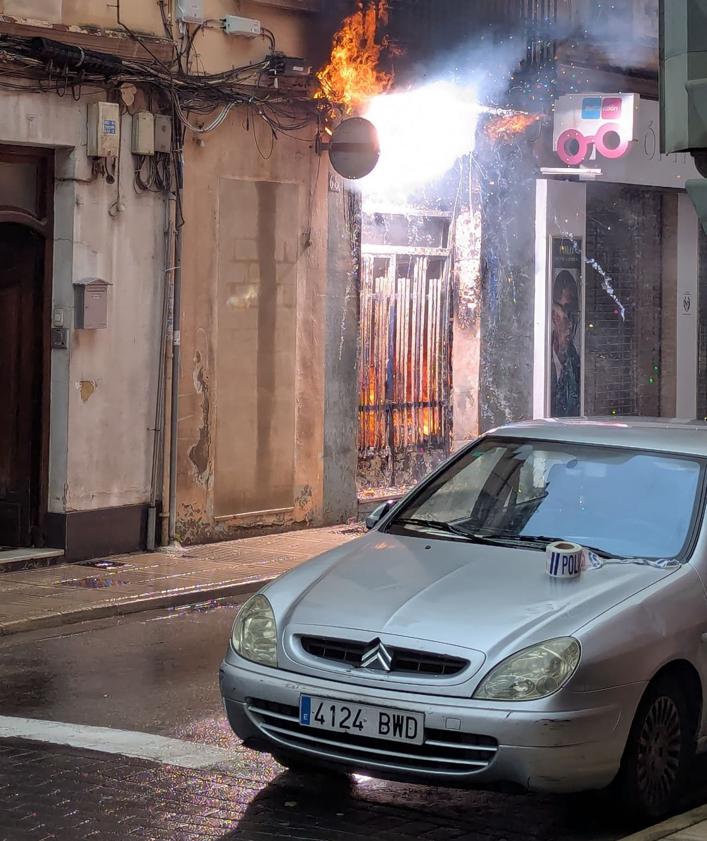 Imagen secundaria 2 - El incendio en la vivienda abandonada.