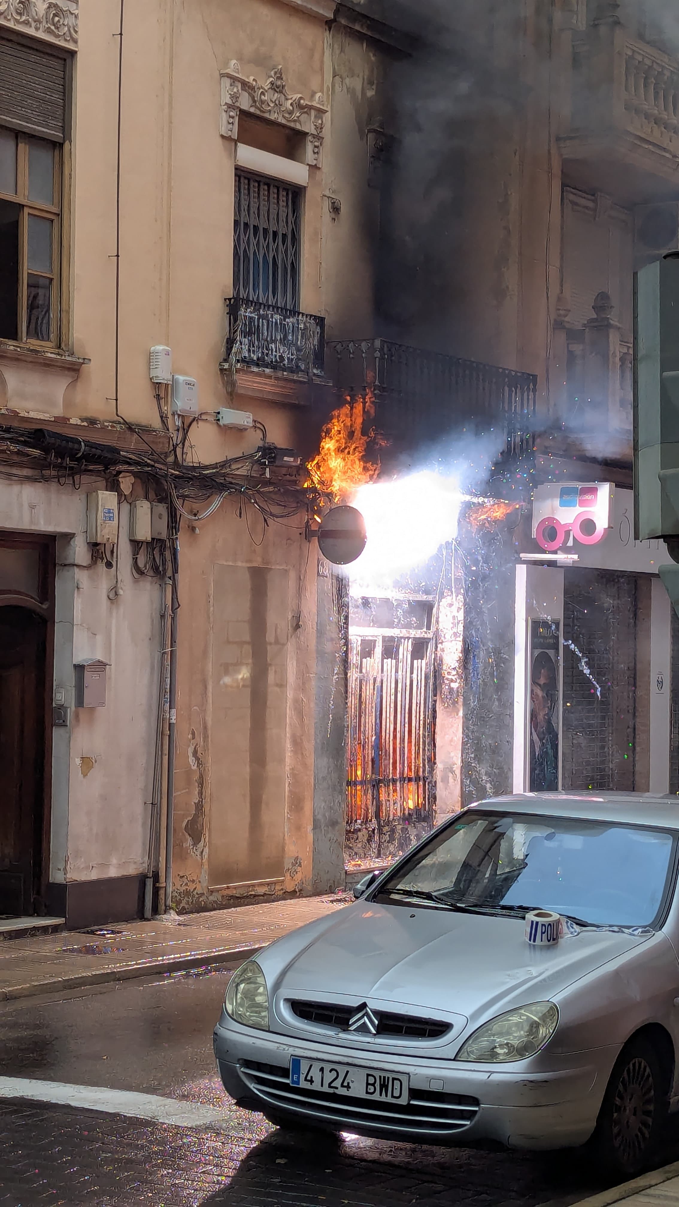 Incendio con explosiones en una vivienda de Alzira