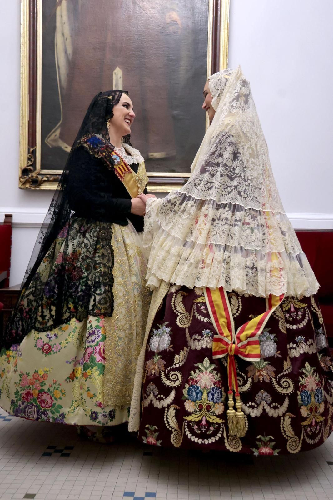 María José Catalá, primera alcaldesa en vestirse de valenciana