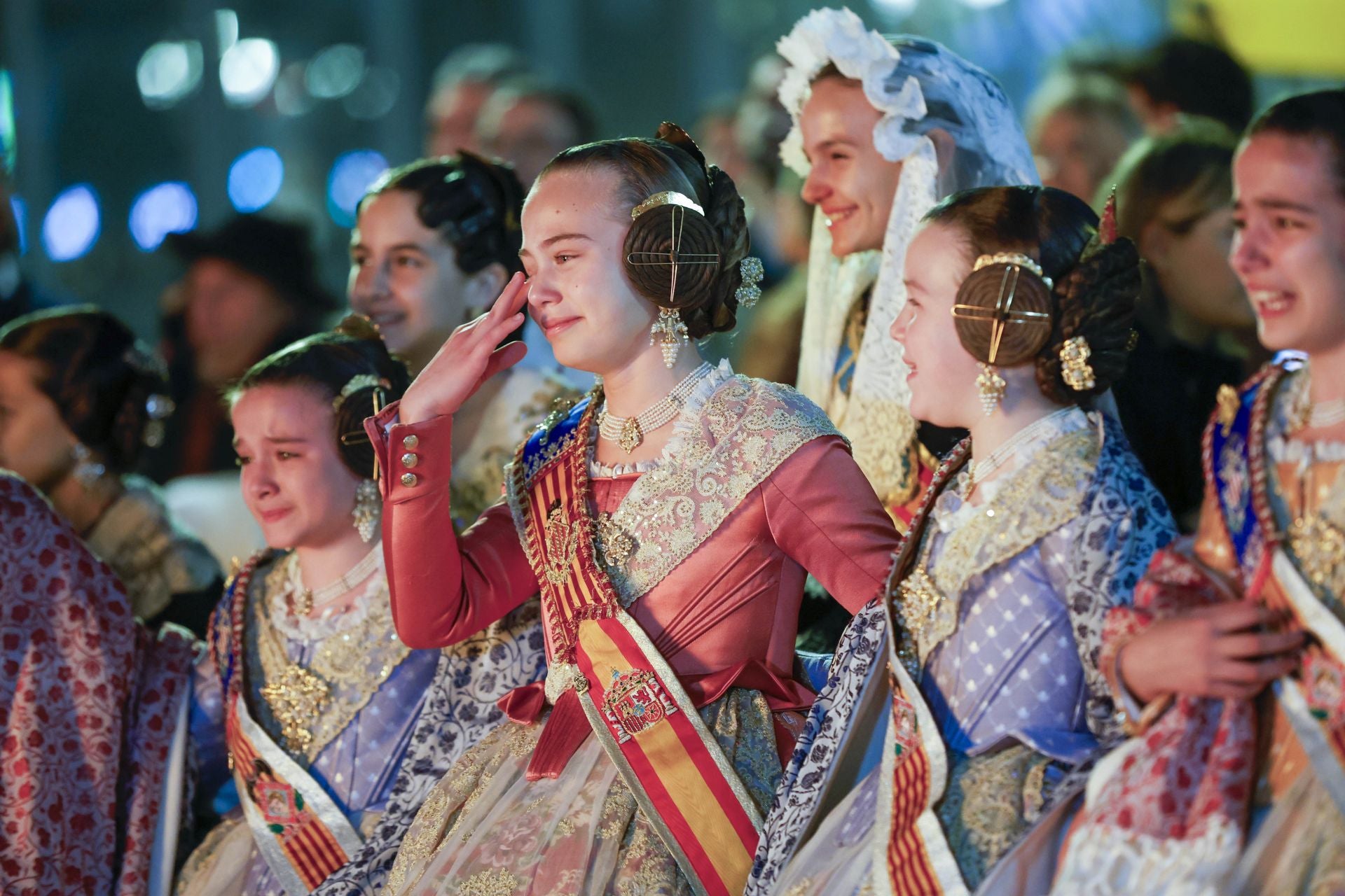 La cremà de la falla infantil del Ayuntamiento, en imágenes