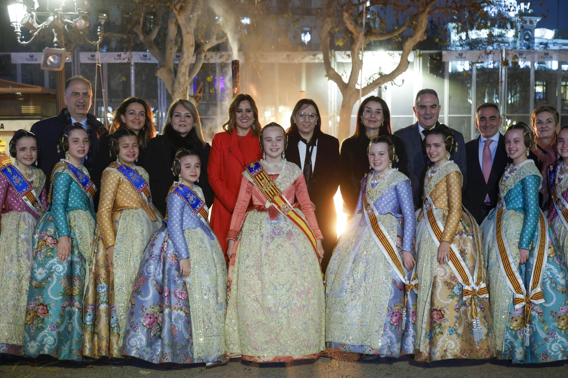 La cremà de la falla infantil del Ayuntamiento, en imágenes