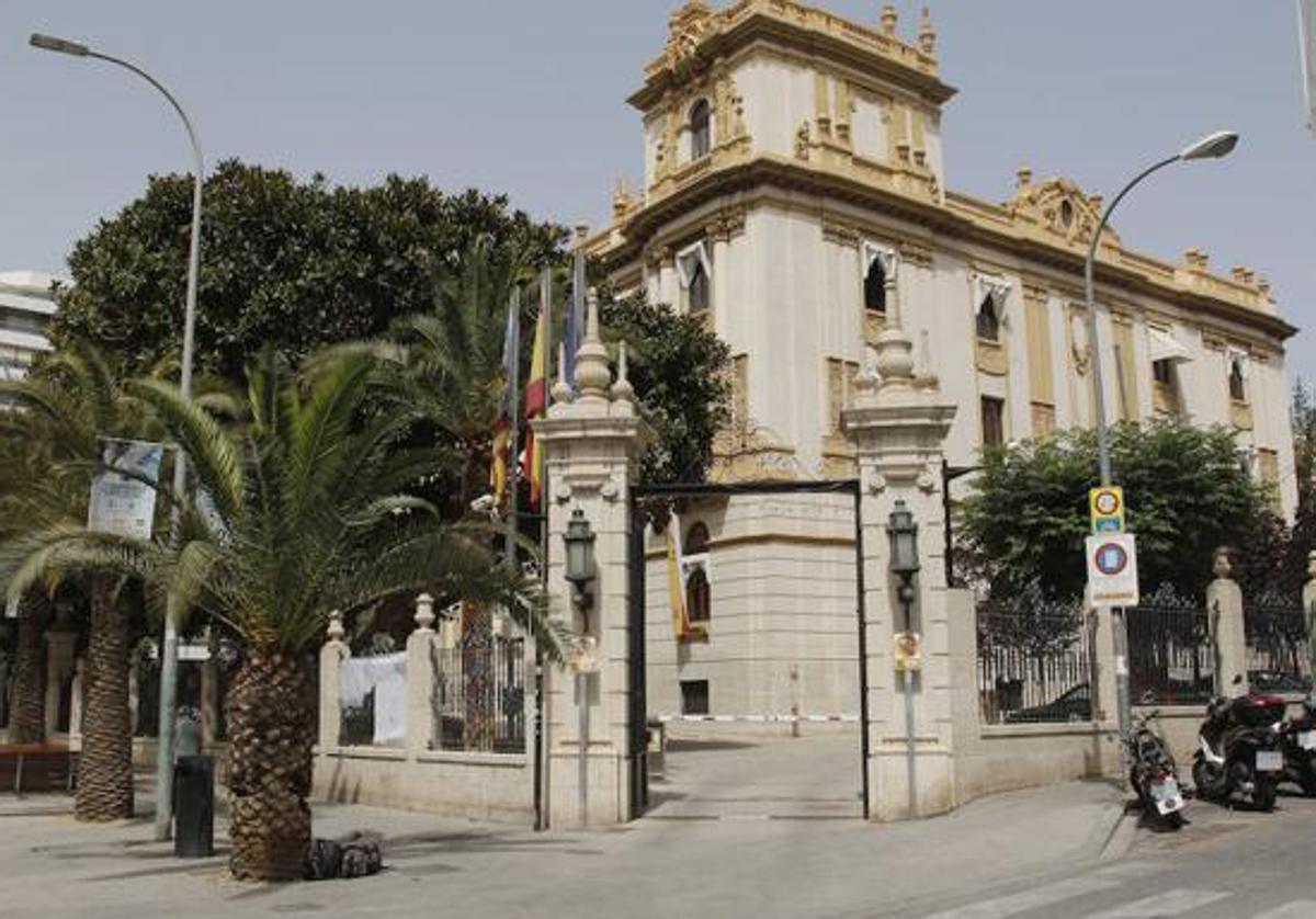 Vista general del palacio de la Diputación Provincial de Alicante.