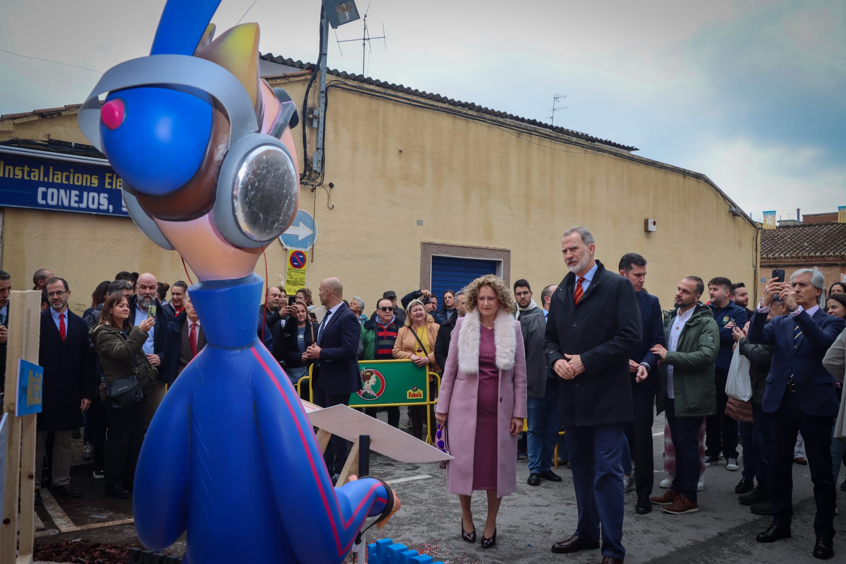 FOTOS | El Rey visita las fallas de Torrent