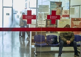 Pacientes en un centro de salud de Valencia este jueves.