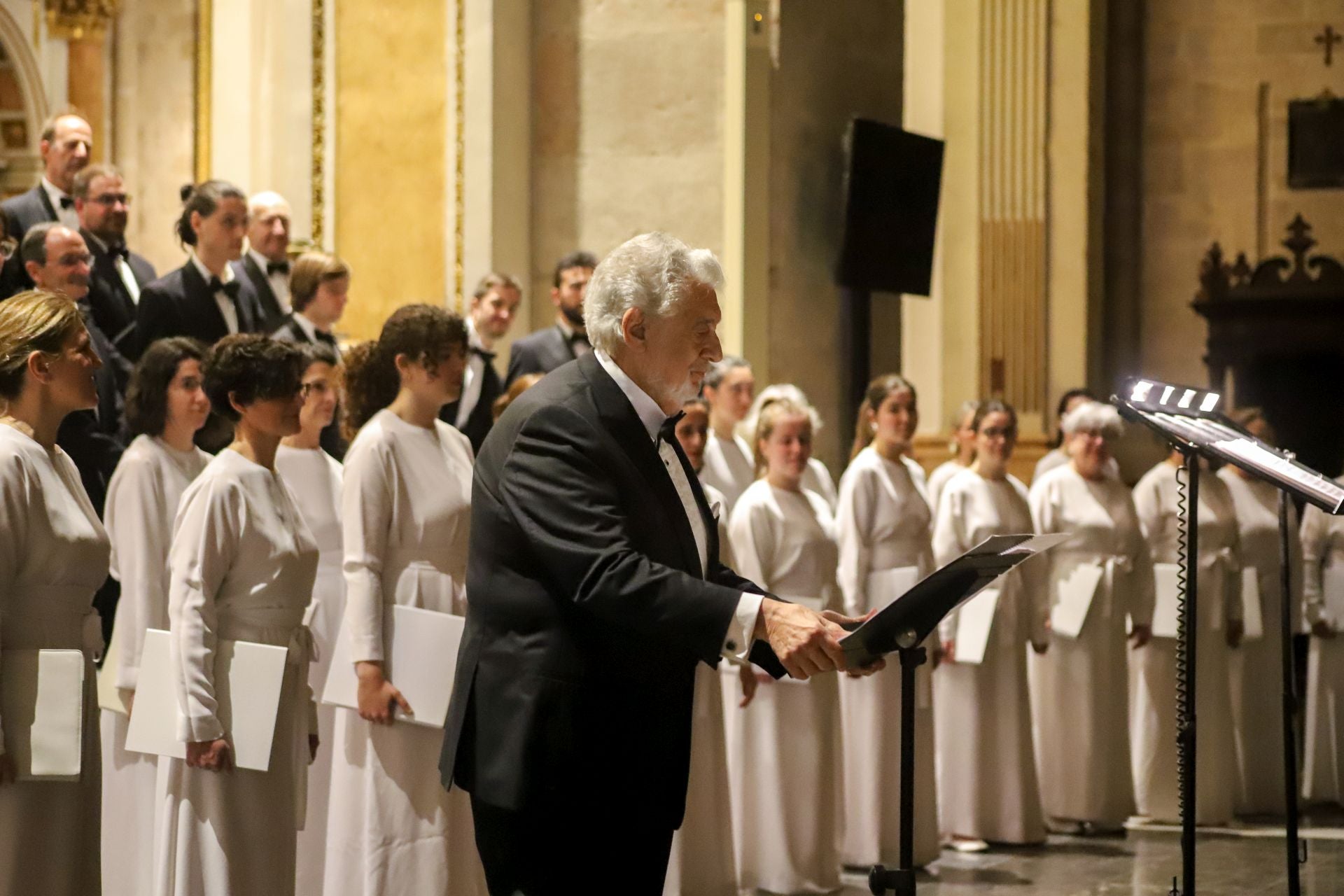 FOTOS | El Orfeón Donostiarra y Plácido Domingo cantan a Valencia