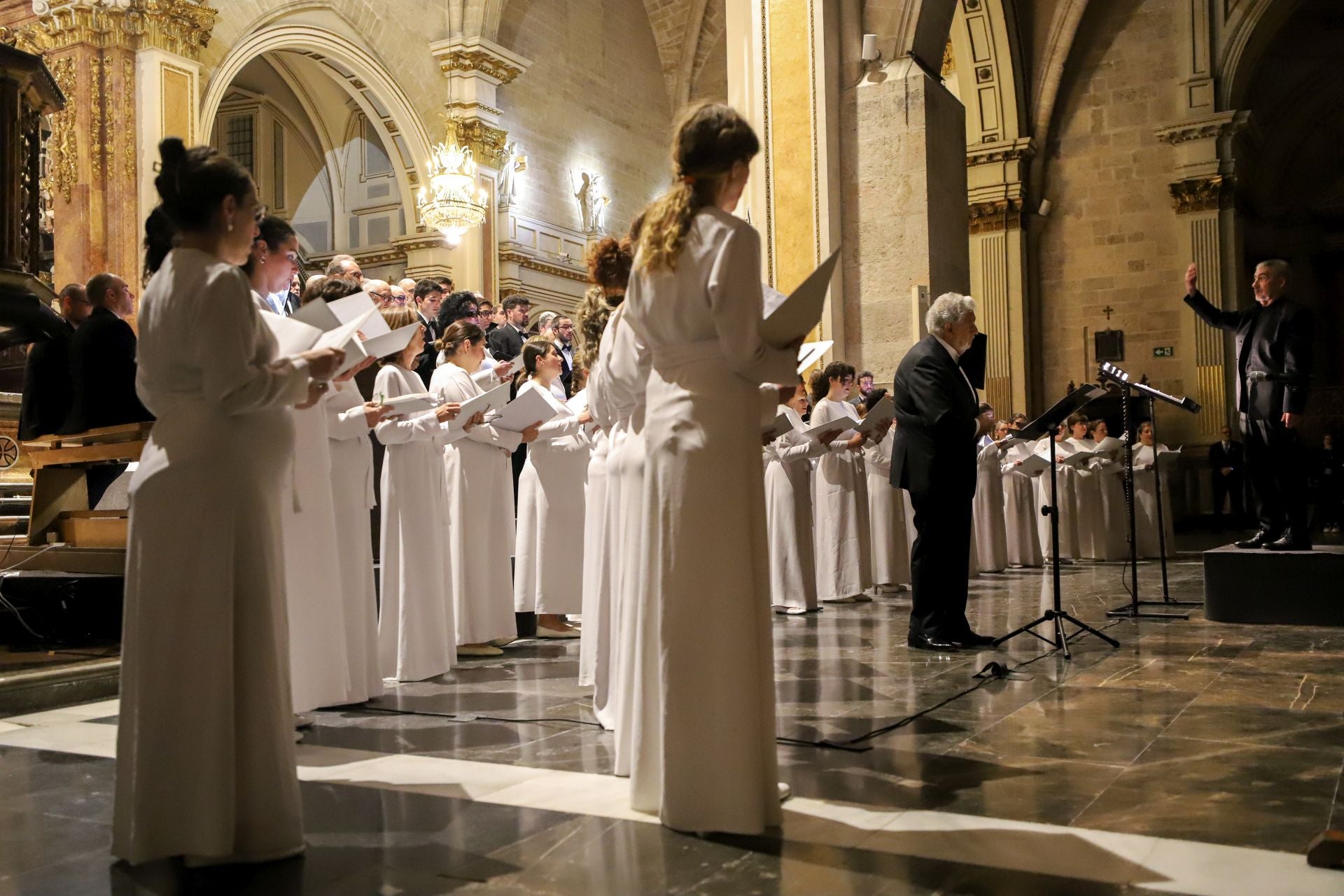 FOTOS | El Orfeón Donostiarra y Plácido Domingo cantan a Valencia
