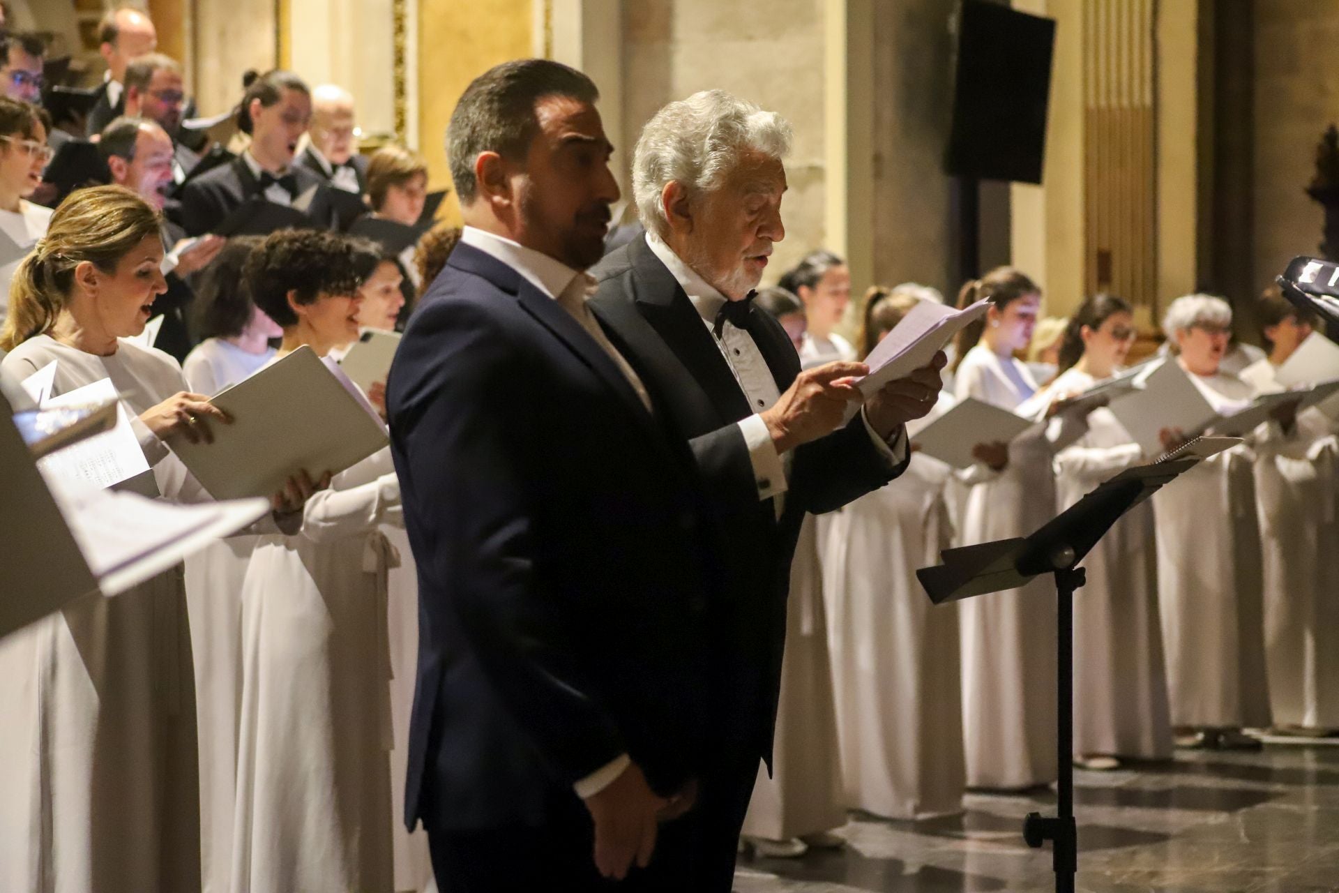 FOTOS | El Orfeón Donostiarra y Plácido Domingo cantan a Valencia