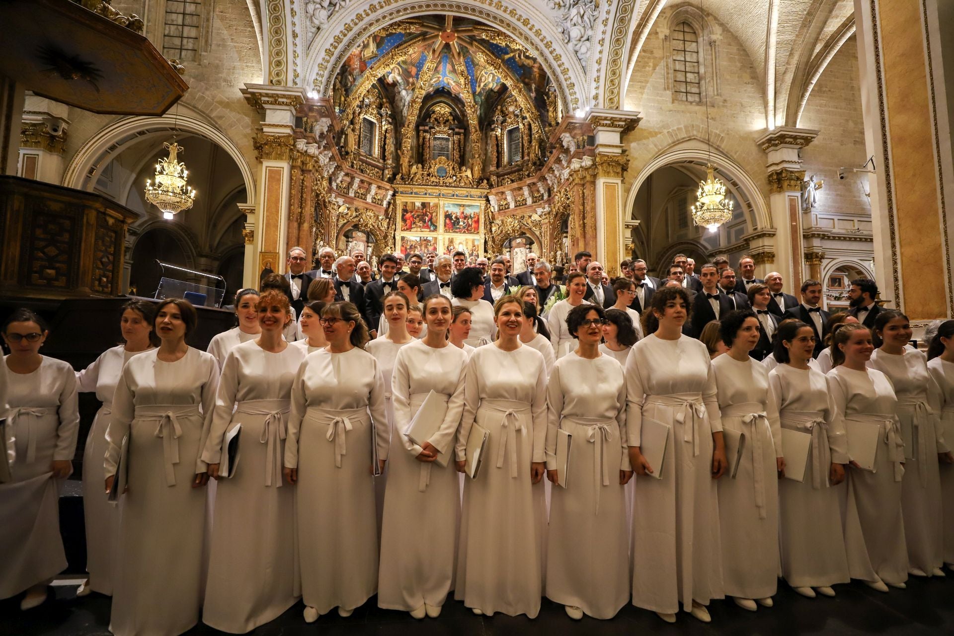 FOTOS | El Orfeón Donostiarra y Plácido Domingo cantan a Valencia