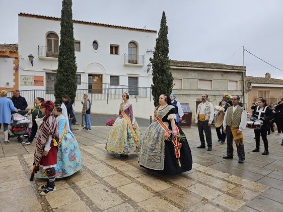 Un desfile fallero en Vilamarxant.