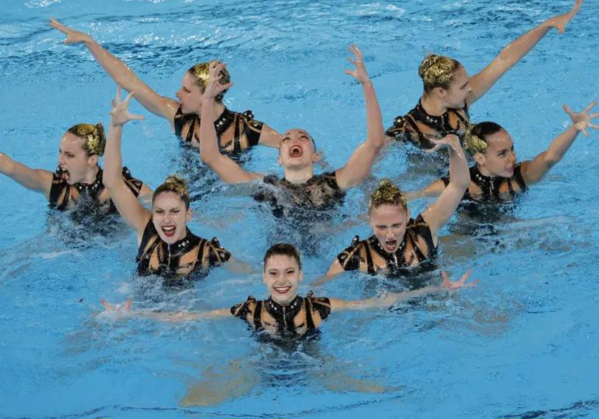 El equipo de natación artística que logró el bronce olímpico en París.