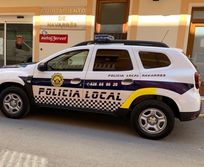 Vehículo de la Policía Local de Navarrés.