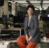 La ministra de Seguridad Social., Elma Saiz Delgado en la redacción del periódico La Verdad.