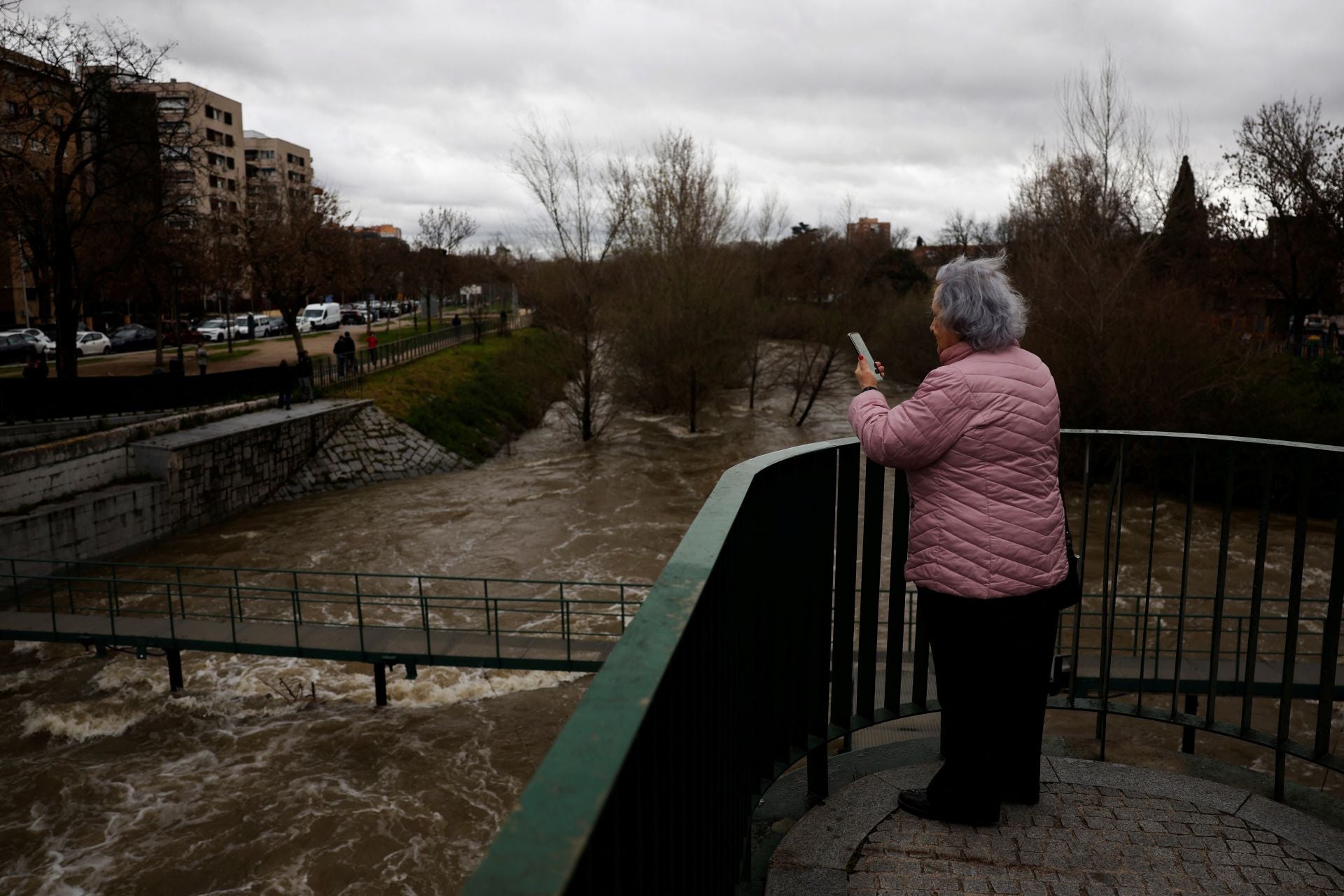 Así baja el río Manzanares, una imagen nunca vista