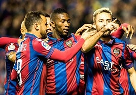 Morales celebra un gol en la temporada 2016/17.