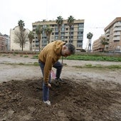 Socavón producido por la explosión en la madrugada de este viernes.