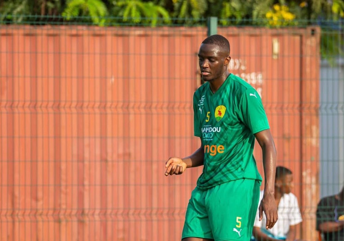 Diakhaby entrenando con Guinea antes de su partido ante Somalia.