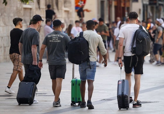 Turistas por el centro de Valencia, el pasado julio.