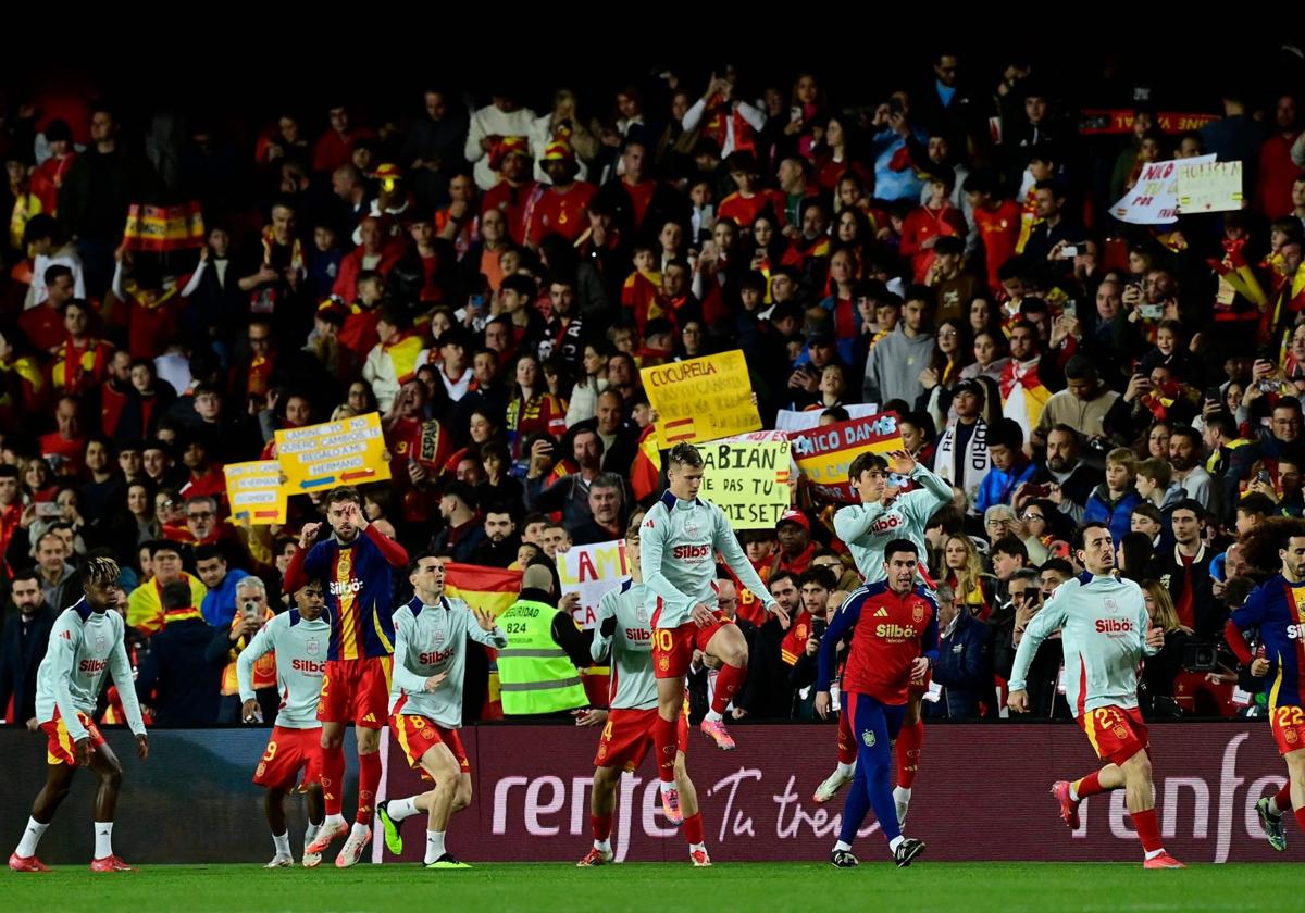 La selección española, en el calentamiento.