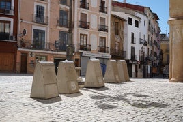 Contendores ubicados en la Plaza del Mercat.