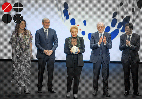 Susi Díaz, tras recibir su galardón.