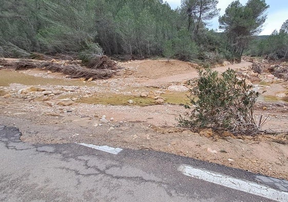 Camino forestal pendiente de rehabilitación en Yátova.
