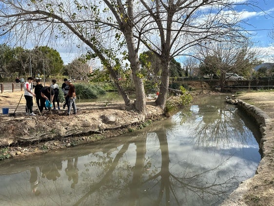 Campaña de reforestación en el entorno del Gorg d l'Omet, en el parque de la Palanqueta.