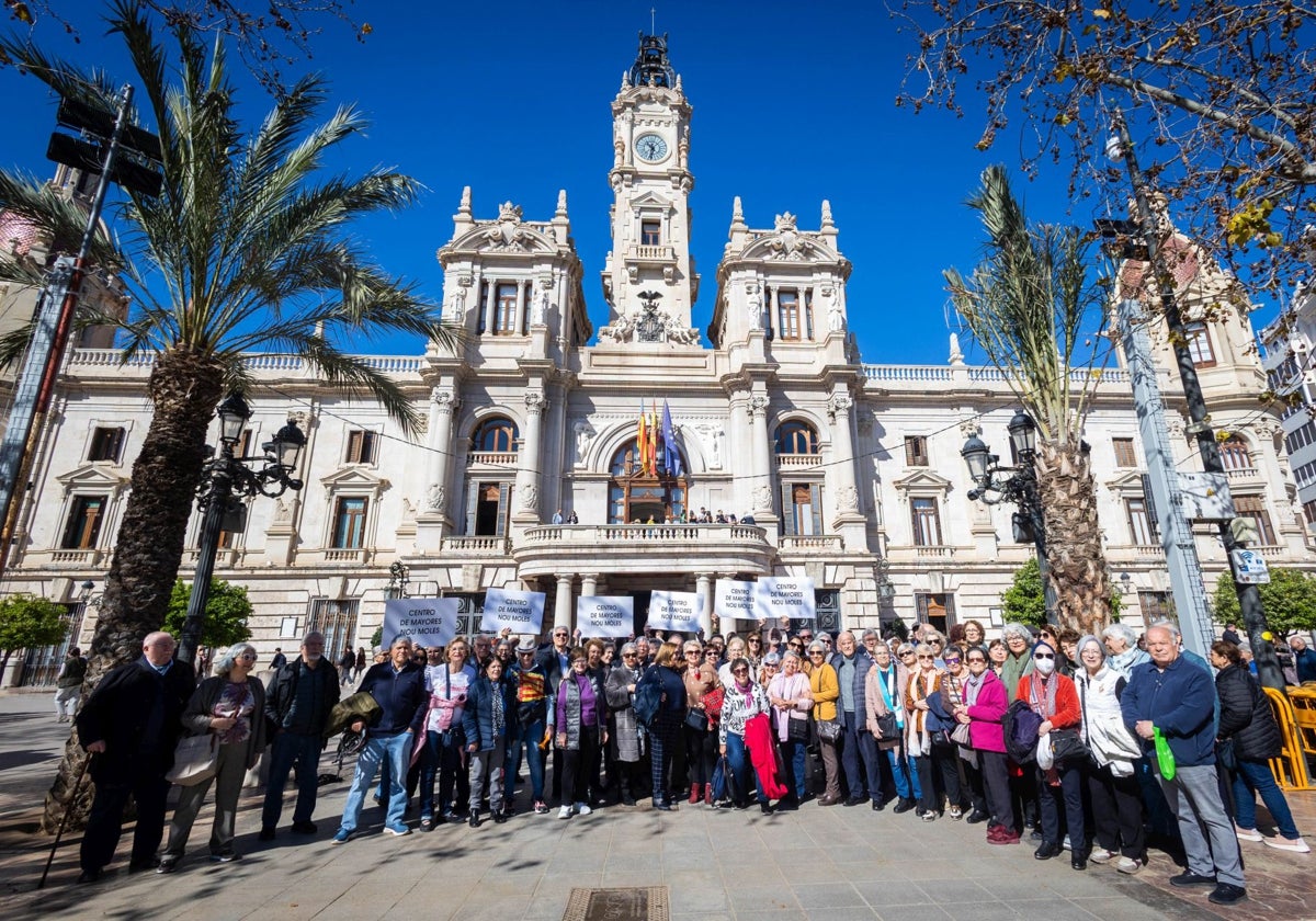 Centros de personas mayores denuncian el recorte de cursos por parte de Vox