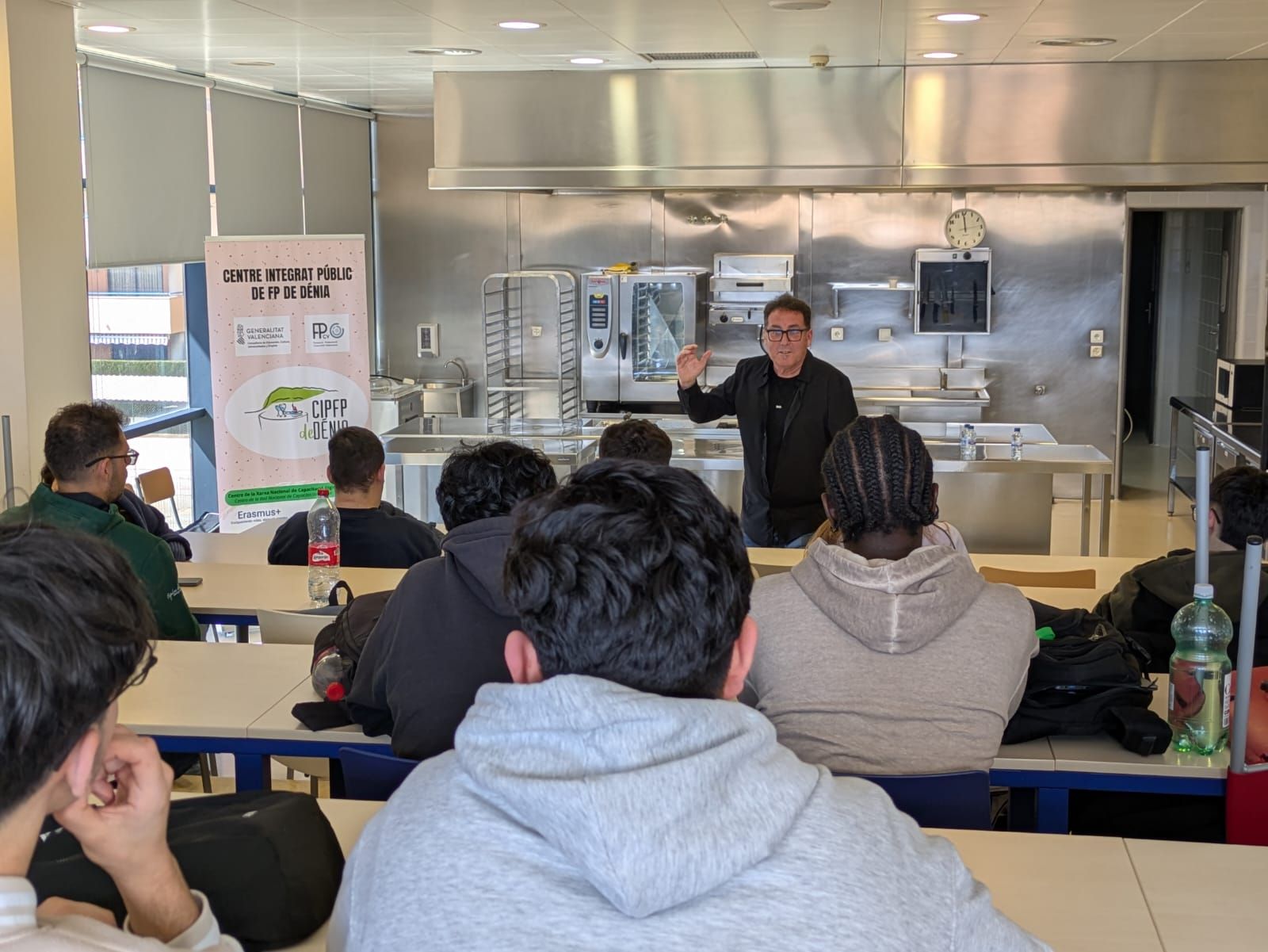 Miquel Ruiz, durante su charla al alumnado del CIPFP de Dénia.