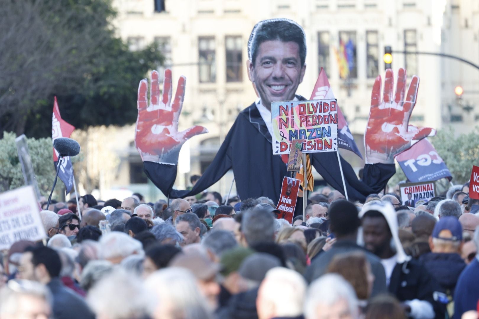 FOTOS | Sexta manifestación en Valencia contra la gestión política de la dana