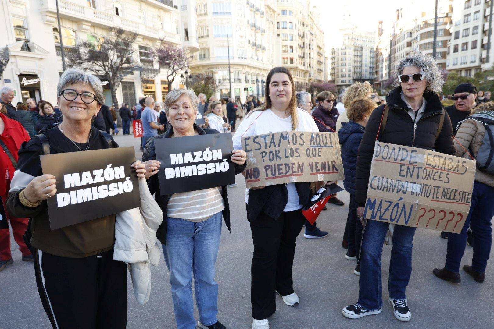 FOTOS | Sexta manifestación en Valencia contra la gestión política de la dana