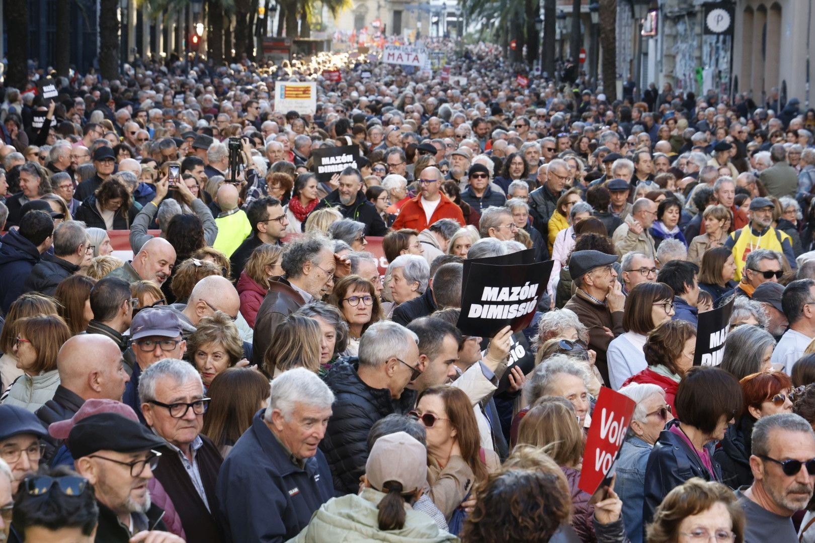 FOTOS | Sexta manifestación en Valencia contra la gestión política de la dana