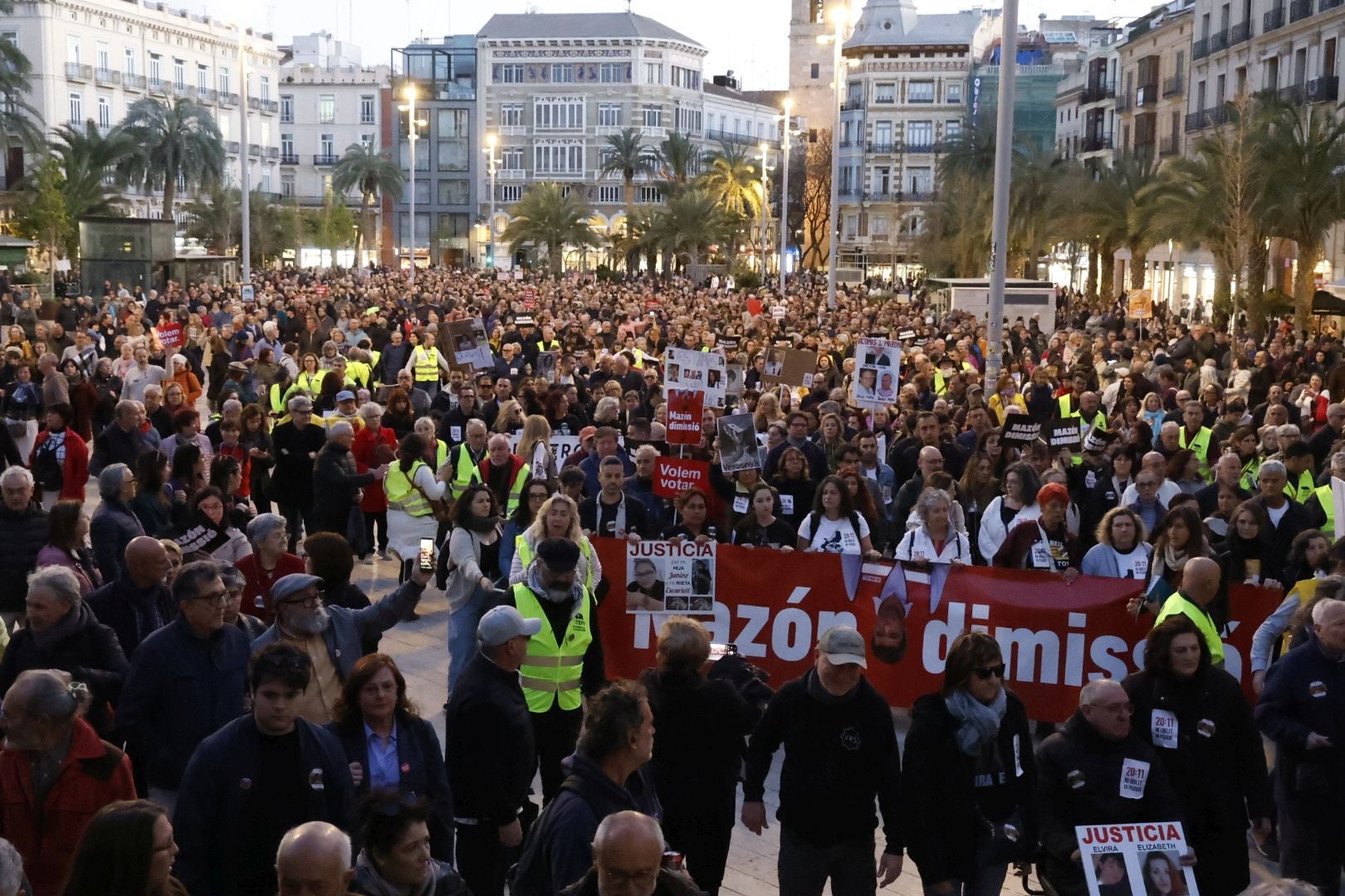 FOTOS | Sexta manifestación en Valencia contra la gestión política de la dana