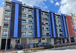 Fachada del complejo residencial en el que se ubican los pisos.