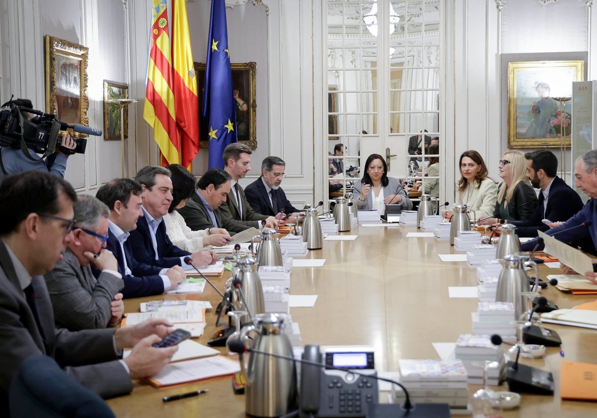 Izquierda y derecha se culpan unos a otros de las amenazas de muerte a Mazón