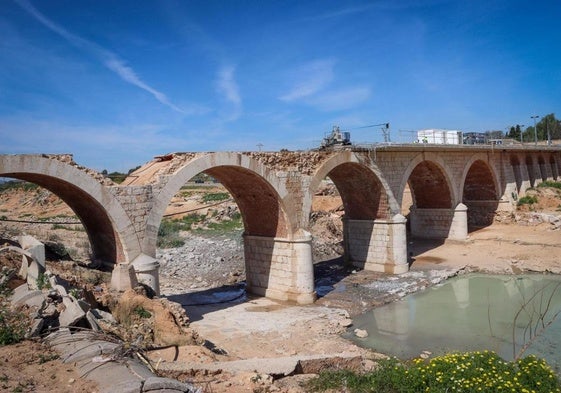 Obras de reconstrucción del puente.