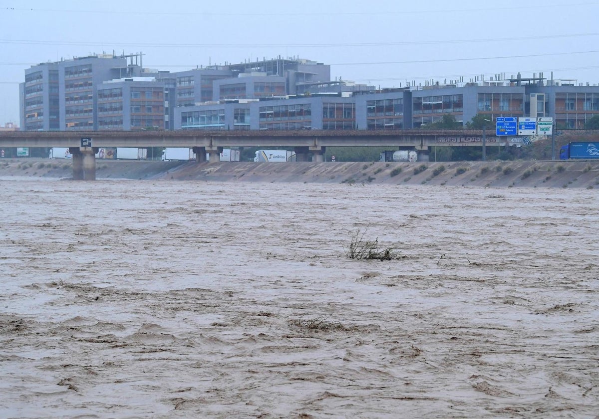 El nuevo cauce del Turia, a su paso por Valencia, en la mañana posterior a la dana.