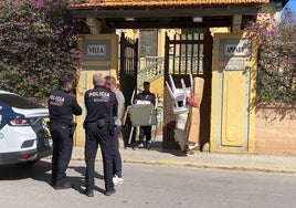 Momento en el que los okupas dejaron Villa Amparo.