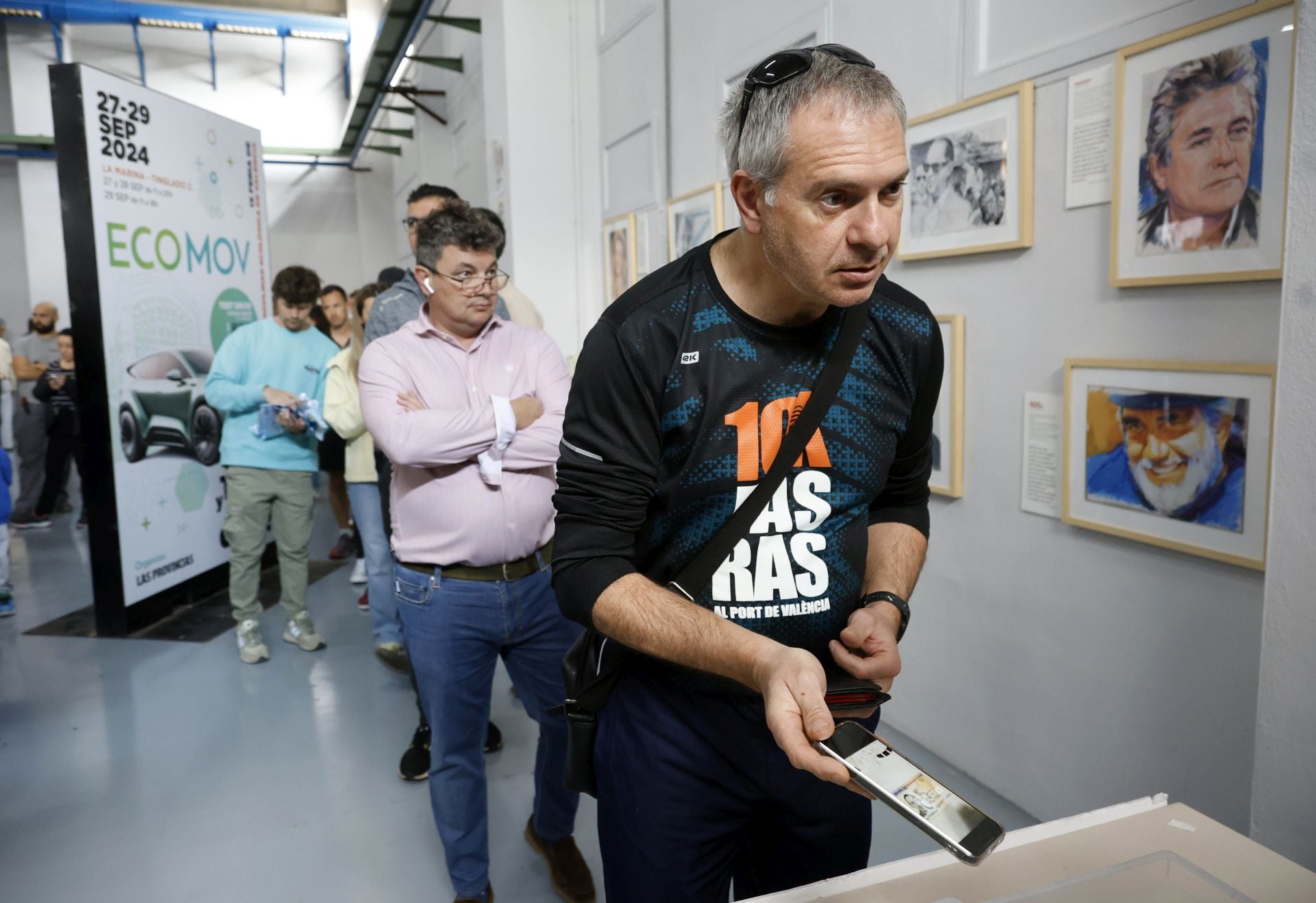 FOTOS | Los corredores de la 15K Valencia Abierta al Mar recogen su dorsal