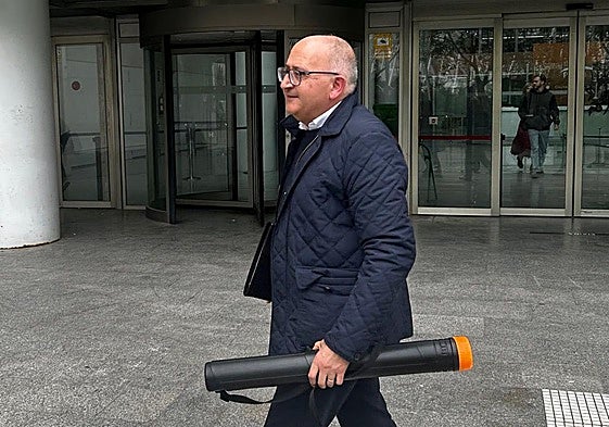 El experto de la Universitat, después de declarar ante la jueza.