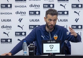 Carlos Corberán, en rueda de prensa.