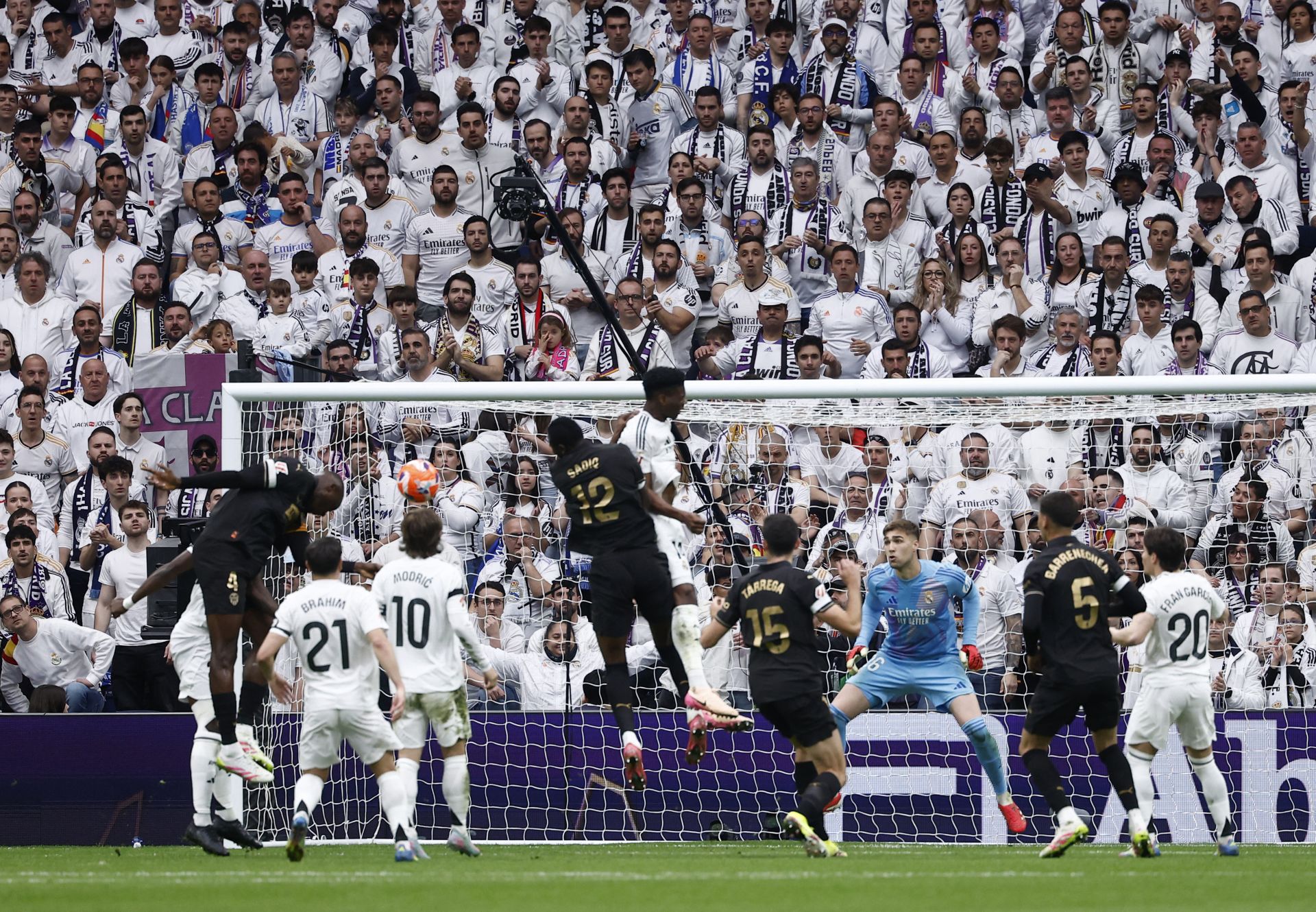 FOTOS | Real Madrid - Valencia CF, partido de alta tensión