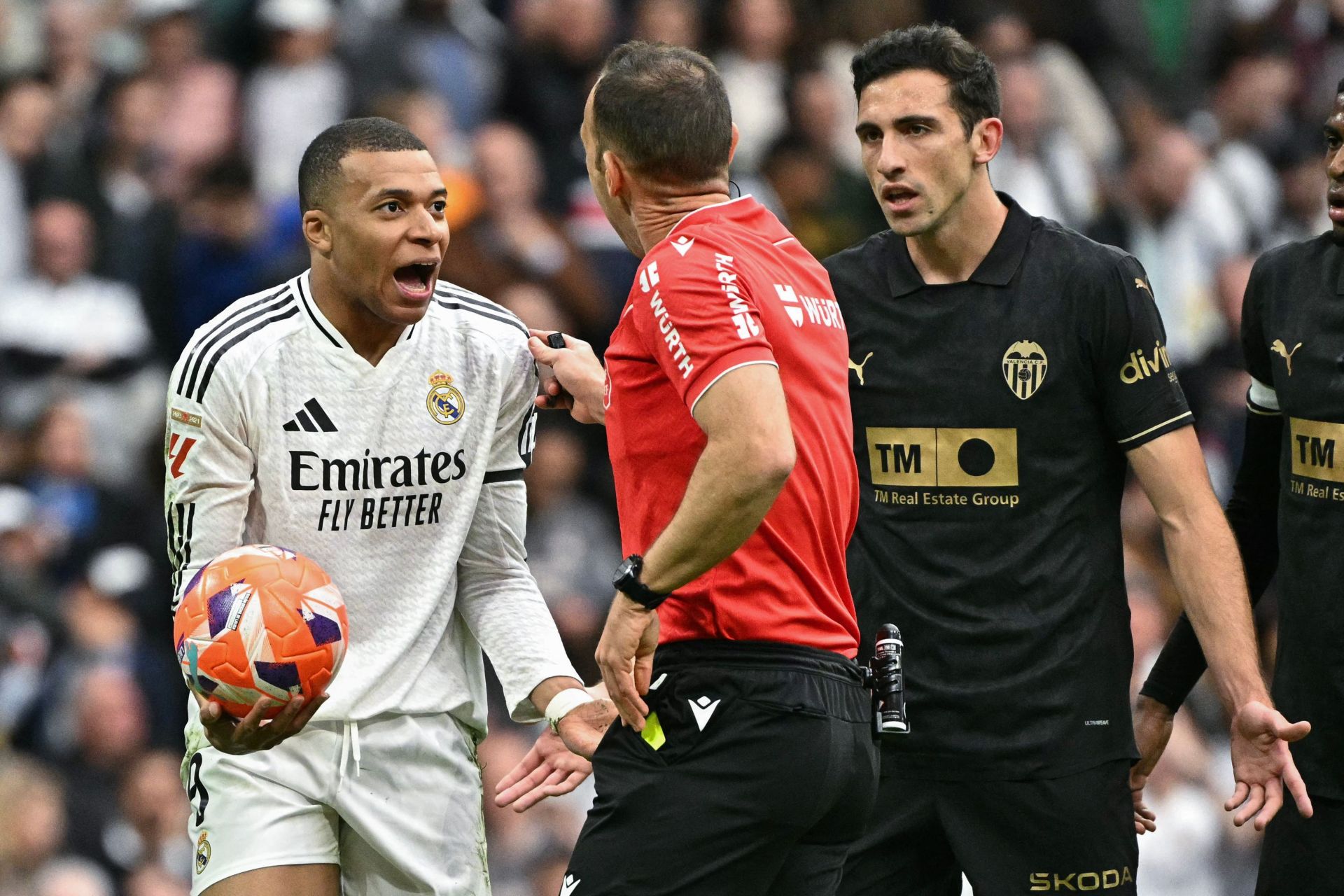 FOTOS | Real Madrid - Valencia CF, partido de alta tensión