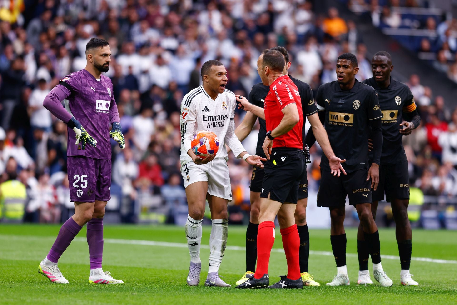 FOTOS | Real Madrid - Valencia CF, partido de alta tensión