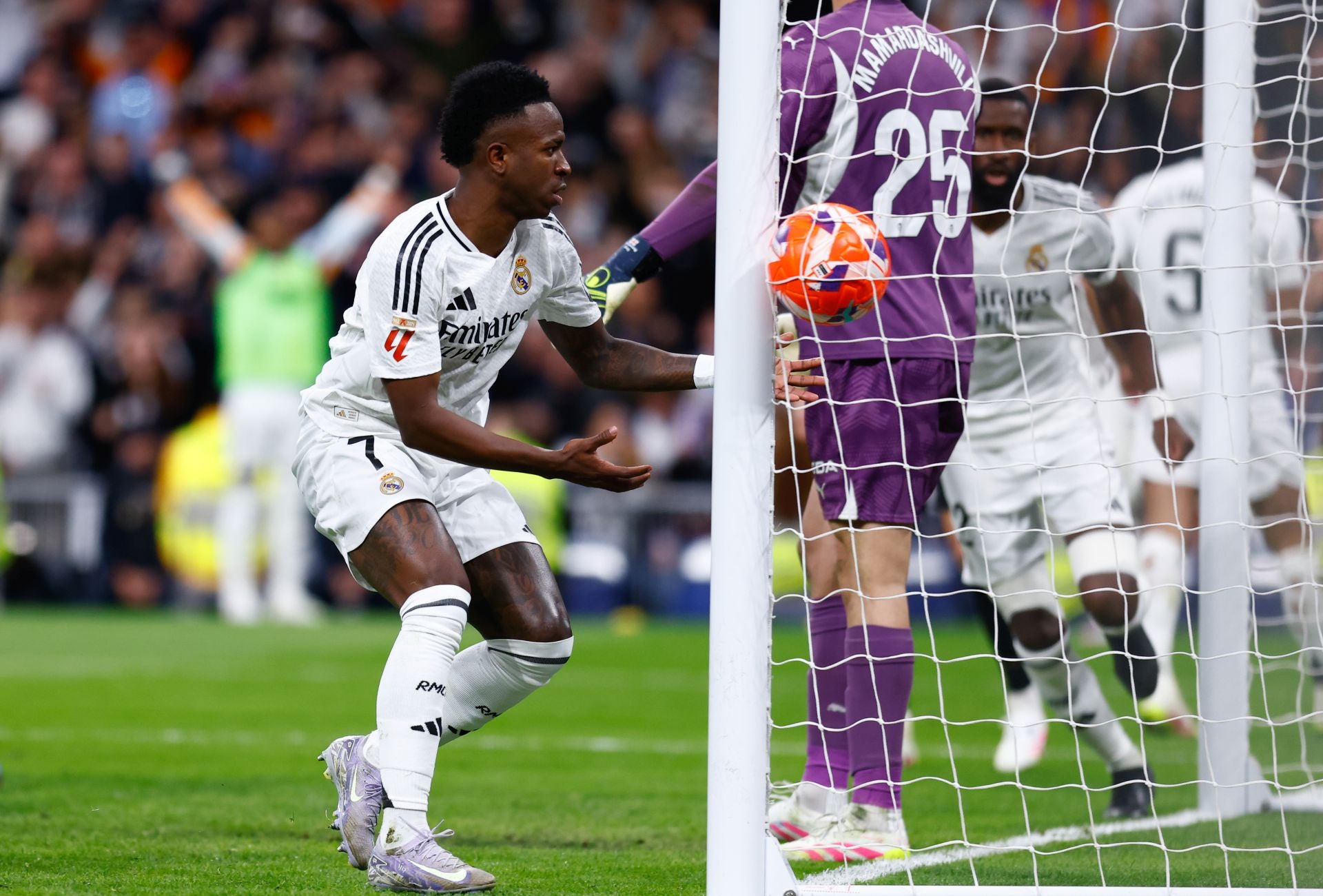 FOTOS | Real Madrid - Valencia CF, partido de alta tensión