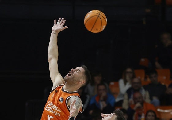 Jovic sale despedido ante Kurucs.