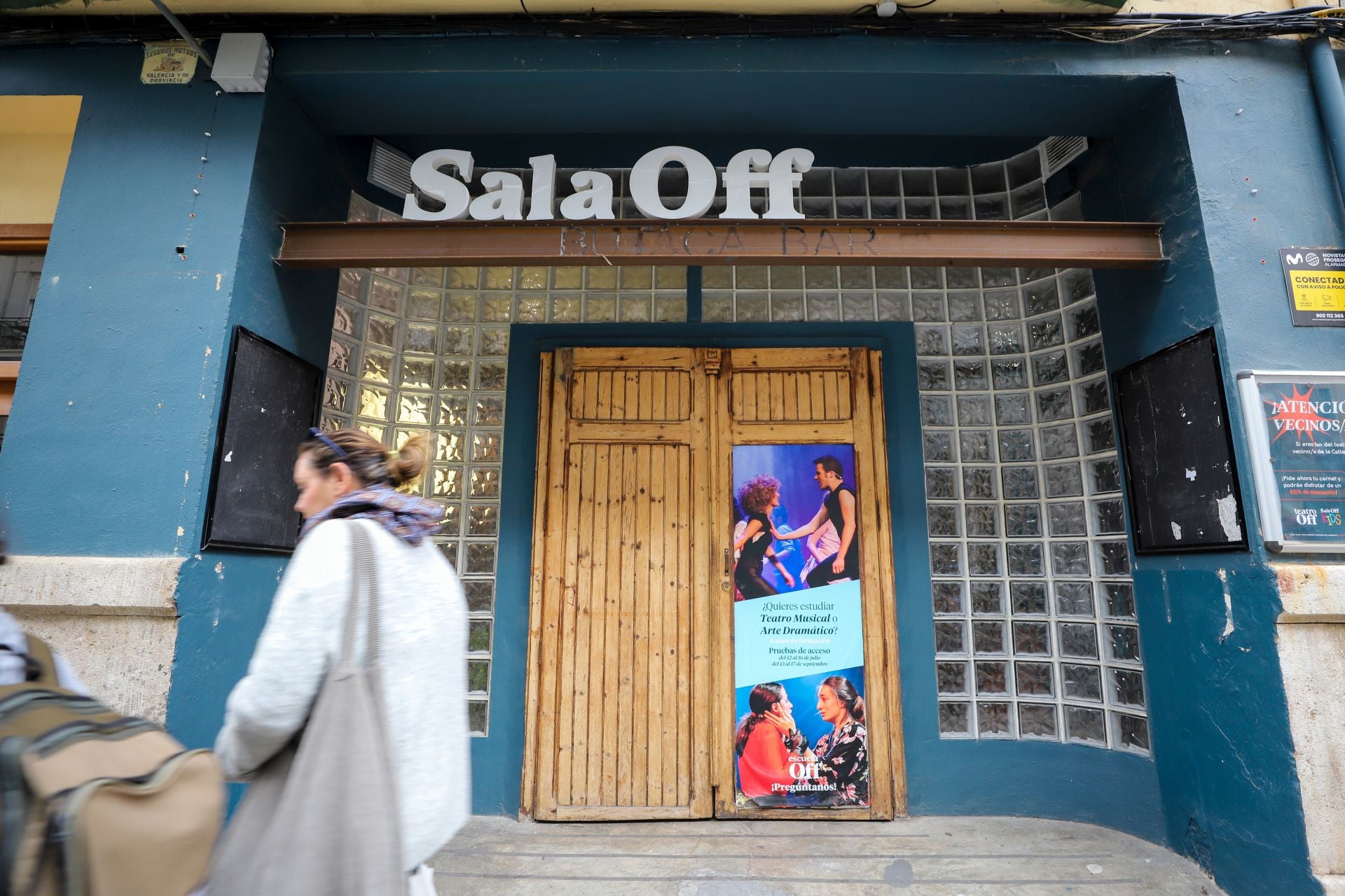 La sala Off es uno de los lugares más conocidos de la calle, donde se programa música, danza y teatro.
