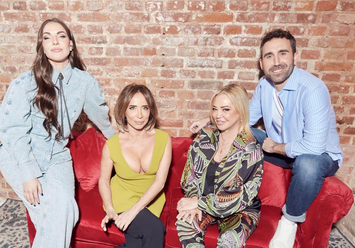 Inés Hernand, María Patiño, Belén Esteban y Aitor Alzibua, en 'La familia de la tele'