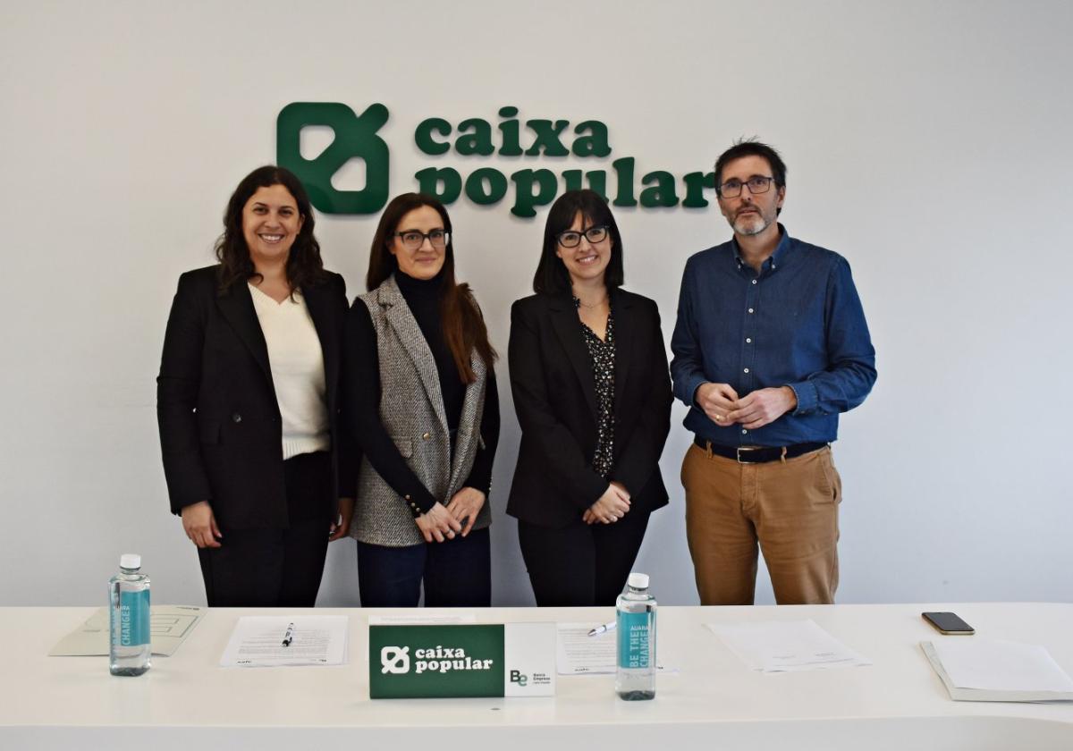 Renovación del convenio entre Caixa Popular y AJEV.
