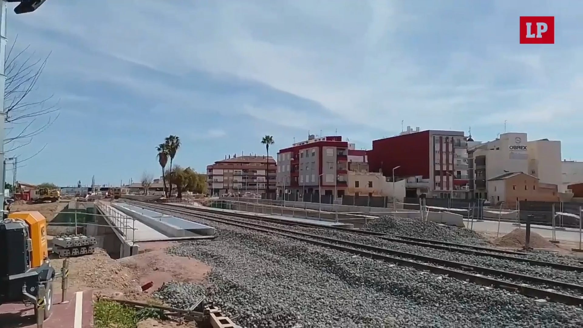Obras en el puente del metro en Paiporta