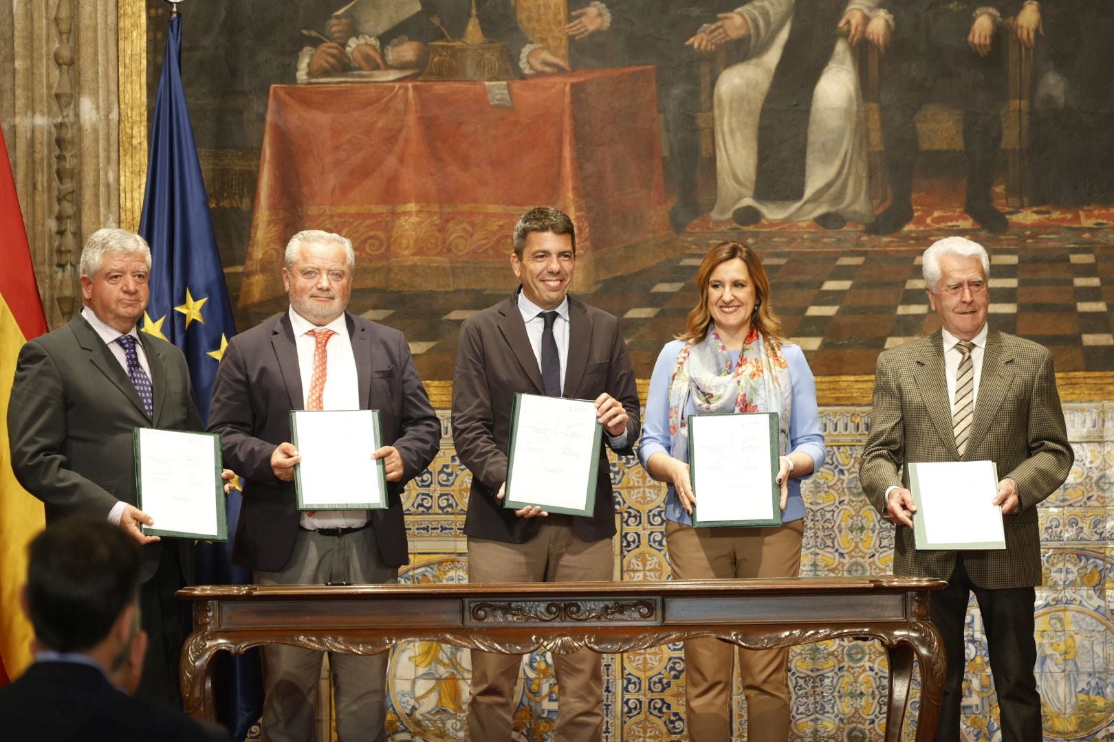 Firma del Pacto por la Albufera en el Palau de la Generalitat